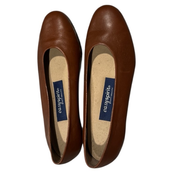 Easy Spirit Brown Leather Flats Timeless Style - Picture 2 of 6